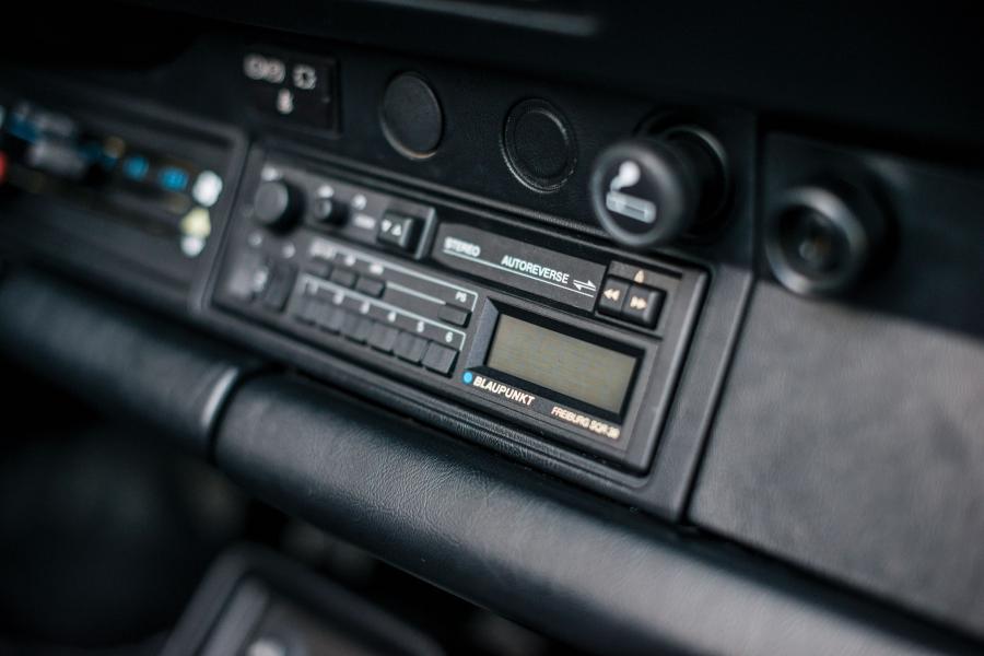 Детали интерьера Porsche 911 Carrera Speedster (911) 1989 года  (фото 39 из 59)